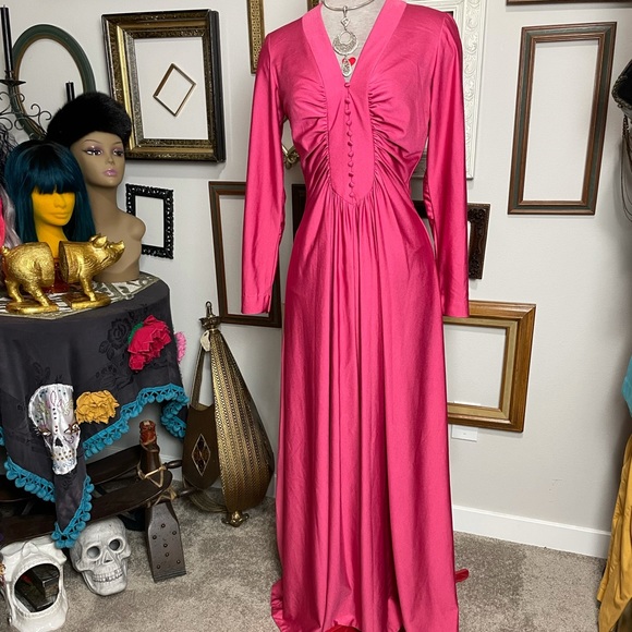 Vintage Dresses & Skirts - Why do birds suddenly appear every time u are near